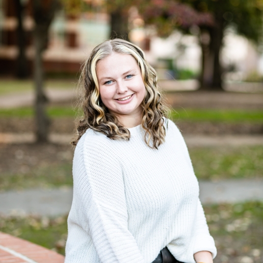 Hailey Hodshon head shot