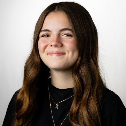 Áine Murray head shot