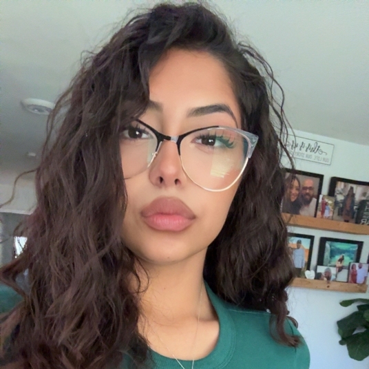 Ileeya Farias head shot