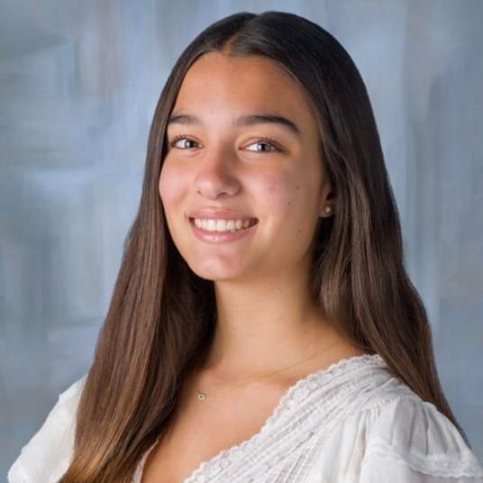 Isabella Anthon ('28) head shot